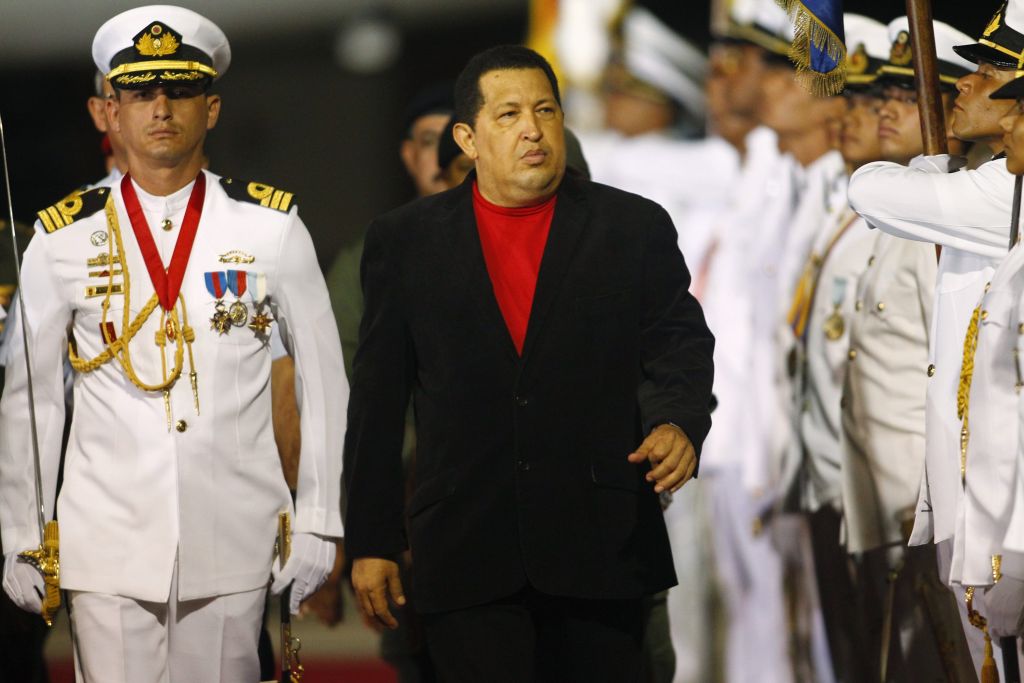 O presidente da Venezuela chega ao país em meio a honras militares | Reuters