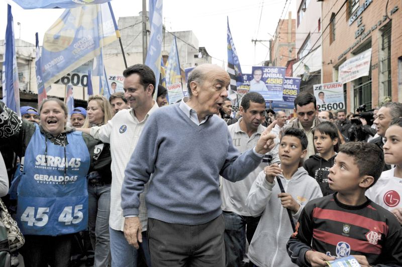 Gilberto Kassab (PSD) e José Serra (PSDB) juntos na campanha presidencial de 2010: apoio incondicional e pessoal que vai se manter neste ano | Maurício Lima/AFP