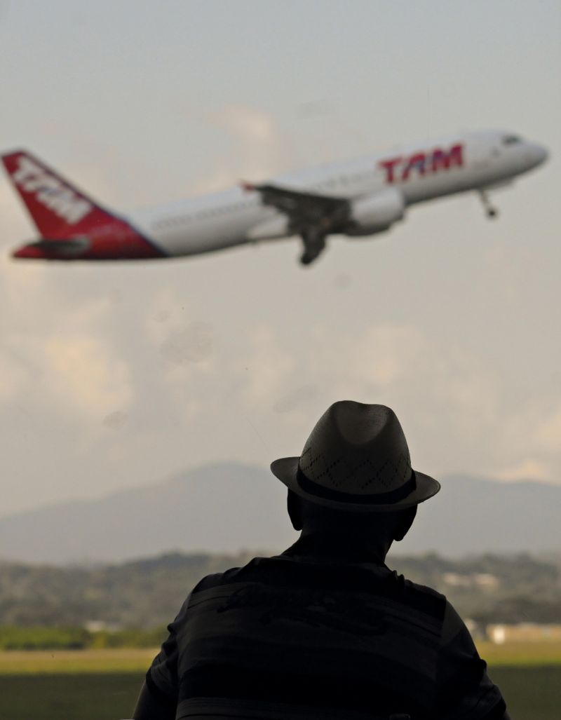 Morar perto dos aeroportos exige restrições com relação à altura e materiais utilizados na construção | Daniel Caron/ Gazeta do Povo