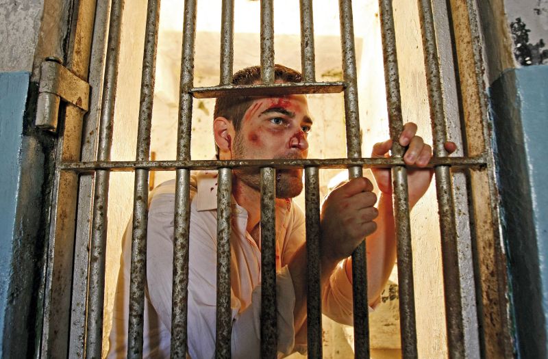 Carlos Vilas Boas interpreta Ildeu Manso Vieira, um dos presos políticos detidos no Presídio do Ahú na década de 70: relatos de tortura | Hugo Harada/Gazeta do Povo