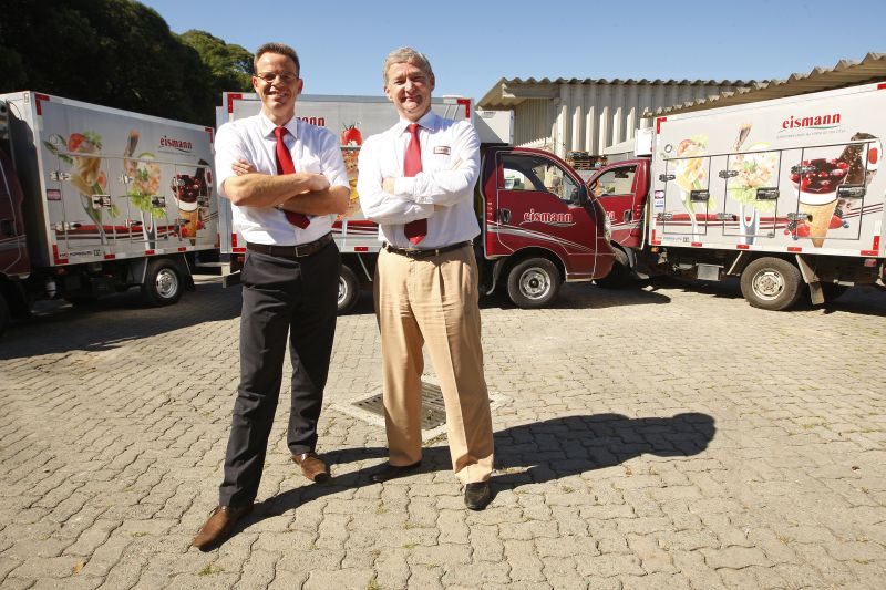 O país tem um potencial de consumo equivalente ao da Alemanha, diz Jannissen (à esquerda), ao lado de Frank Hoefer | Antonio More/Gazeta do Povo