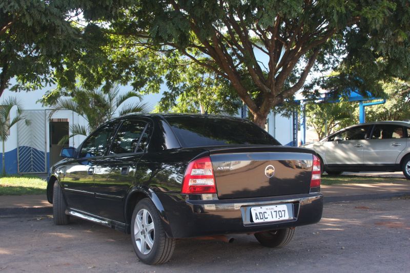 Carro da prefeitura de Farol com iniciais da administração de Dina Cardoso | Carlos Ohara/Gazeta do Povo