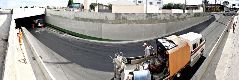 Trincheira na Rua Gustavo Rattmann fará a ligação entre os bairros Bacacheri e Bairro Alto | Felipe Rosa / Gazeta do Povo