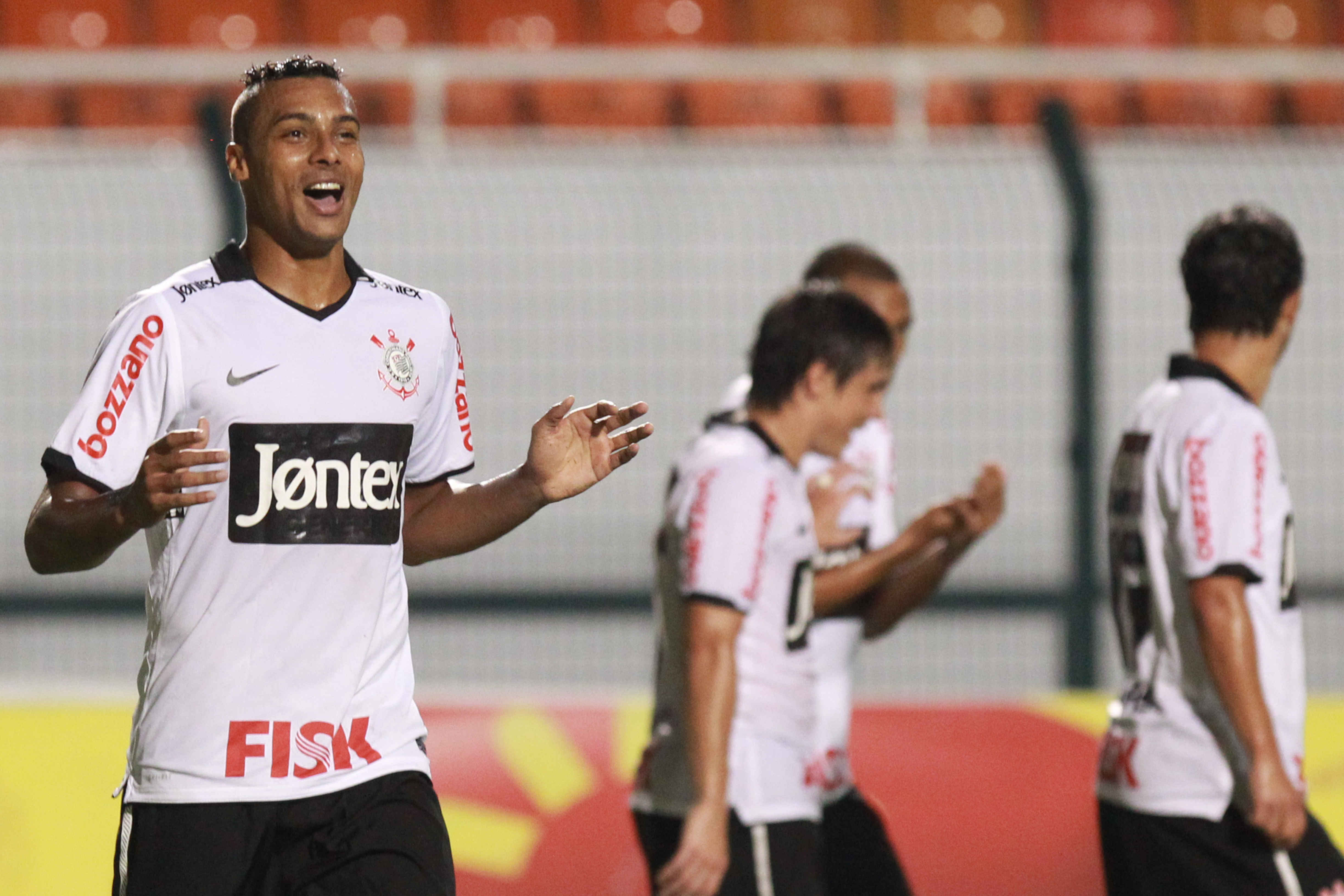 Elton marcou, mas o Corinthians só empatou com o Guarani | Rivaldo Gomes/Folhapress
