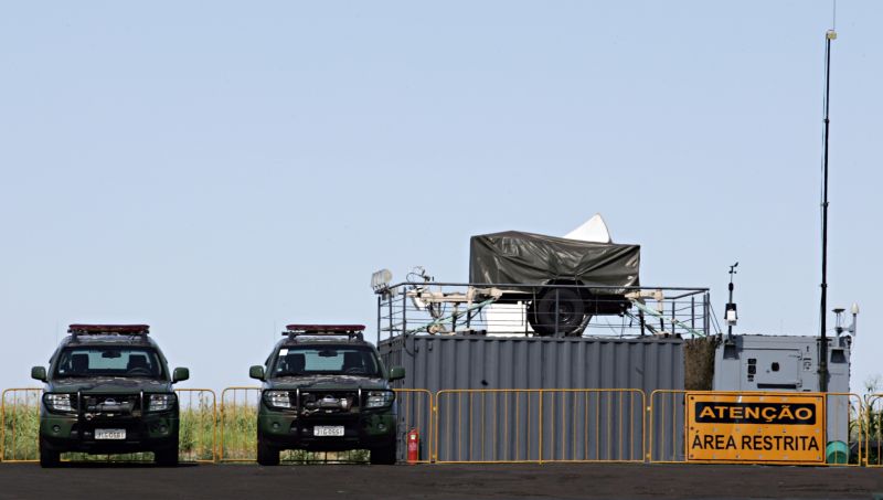 Veículo Aéreo Não Tripulado parado no pátio da Polícia Federal em São Miguel do Iguaçu: equipamento que custou US$ 50 milhões não decola há quase três meses | Christian Rizzi/ Gazeta do Povo