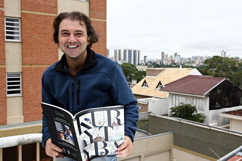 Eduardo Fenianos, o urbenauta: idealismo e paixão por aventura o levaram a desvendar a cidade onde mora | Felipe Rosa/ Gazeta do Povo