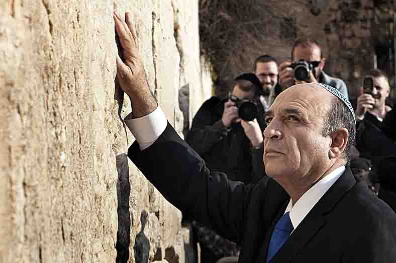 Ex-ministro Shaul Mofaz foi eleito líder do Kadima | Menahem Kahana/AFP