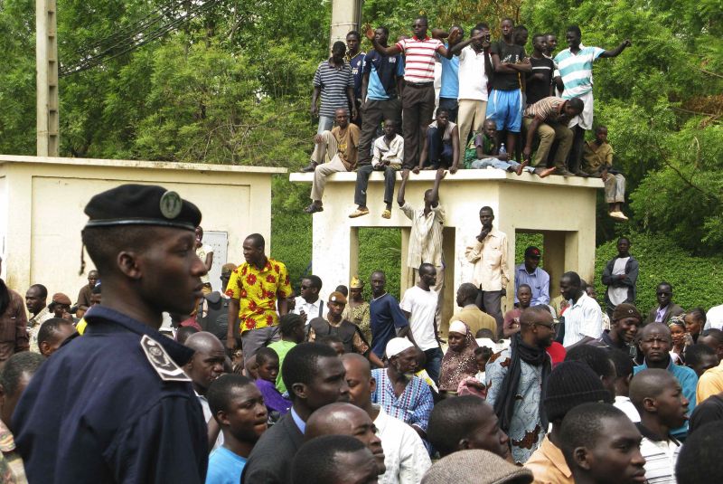 Malineses que apoiam o golpe de estado militar fazem manifestação na capital Bamaco | REUTERS/David Lewis