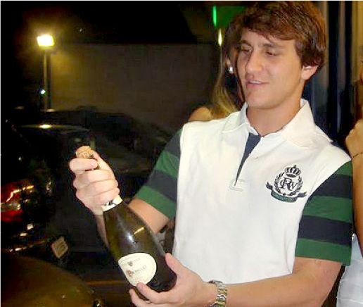 O jovem brasileiro Roberto Laudísio, em foto postada no Facebook | Reprodução