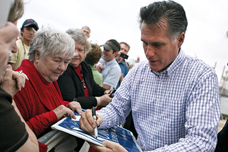 Mitt Romney, dá autógrafos a eleitores de Pascagoula, Mississippi, estado do Sul onde ele tem dificuldade para superar rivais republicanos | Dan Anderson/Reuters