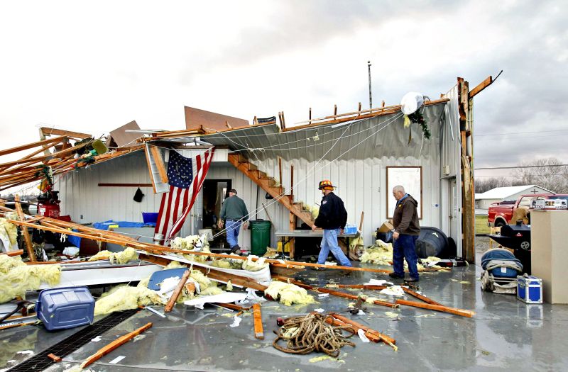 Tornado causou destruição e mortes | Reuters - John Sommers Ii