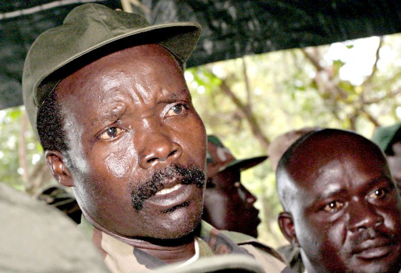 O ugandense Joseph Kony, acusado de comandar sequestros de crianças |