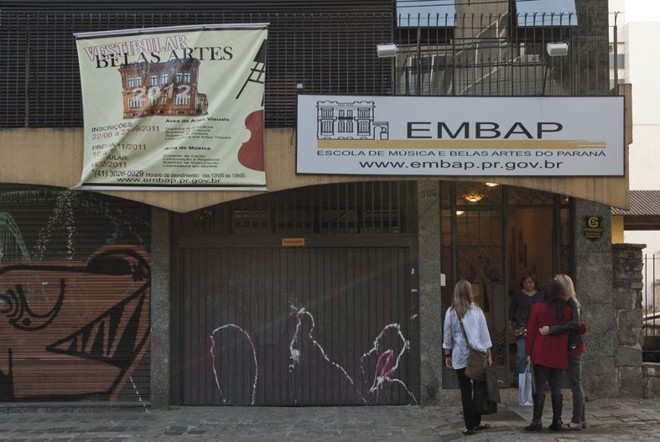 Salas de aula, além de cursos para crianças se concentram na Rua Benjamim Constant |