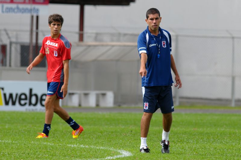 Paraná, do técnico Ricardinho, enfrenta maratona de jogos a partir de maio | Daniel Caron / Gazeta do Povo