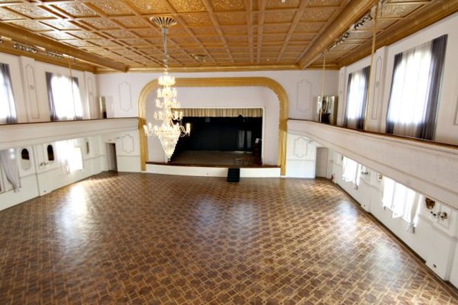 Após ter sido encampado e cedido à Cruz Vermelha e à Liga de Defesa Nacional, o prédio do Concórdia foi devolvido aos sócios no fim de 1945. Hoje é tradicional palco de eventos e exposições | 