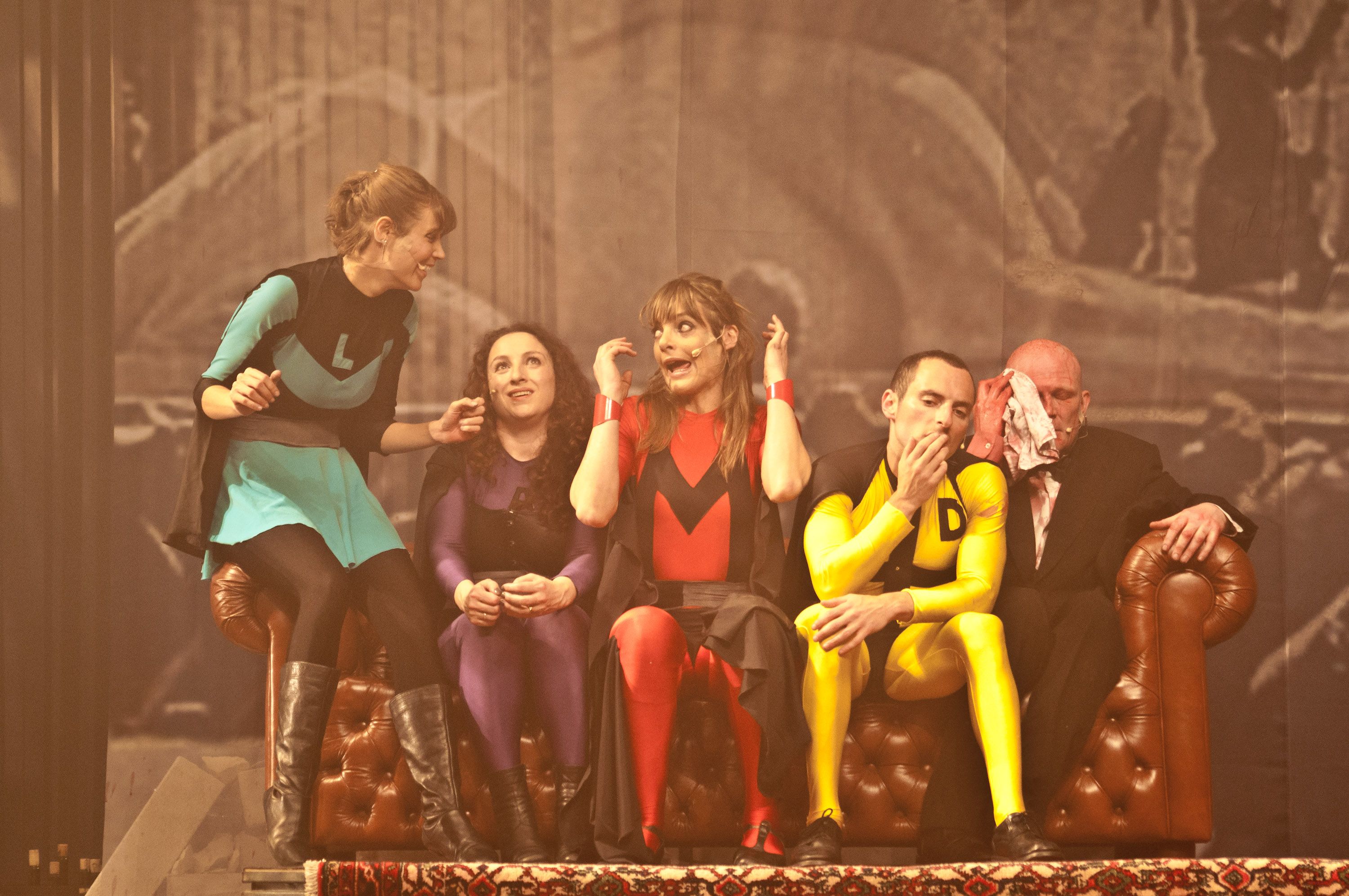 O elenco com Maria de Lima ao centro, um dos destaques | Emi Hoshi/Divulgação