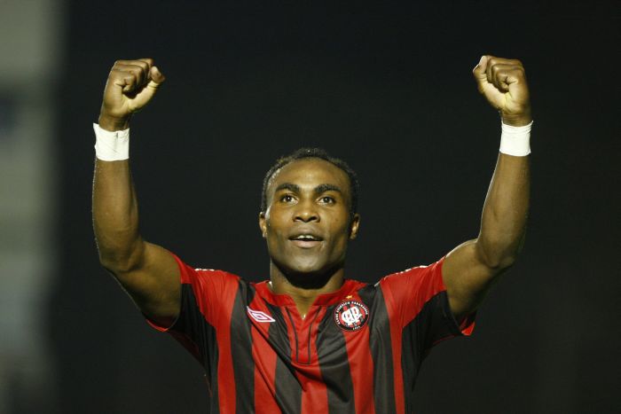 Pela primeira vez na carreira, Guerrón marcou quatro gols em uma única partida | Daniel Caron / Gazeta do Povo