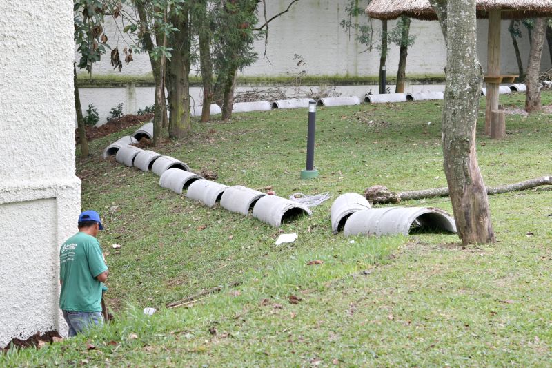 Apartamentos do Spazio Cosmopolitan foram entregues há mais de um ano, mas residencial continua em obras | Aniele Nascimento/Gazeta do Povo