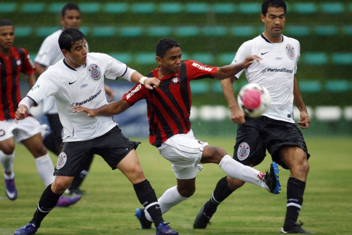 Atlético teve mais posse de bola no primeiro tempo, mas só marcou no fim da etapa | Henry Milléo/Agência de Notícias Gazeta do Povo