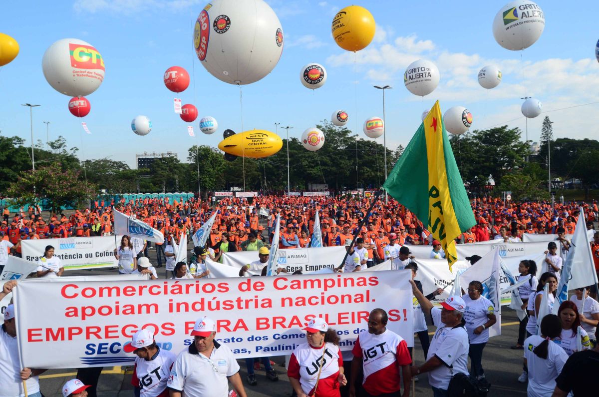 Força Sindical fretou 2,5 mil ônibus foram para transportar até a Assembleia trabalhadores de toda região metropolitana | Adriano Lima/Photo Press-Folhapress