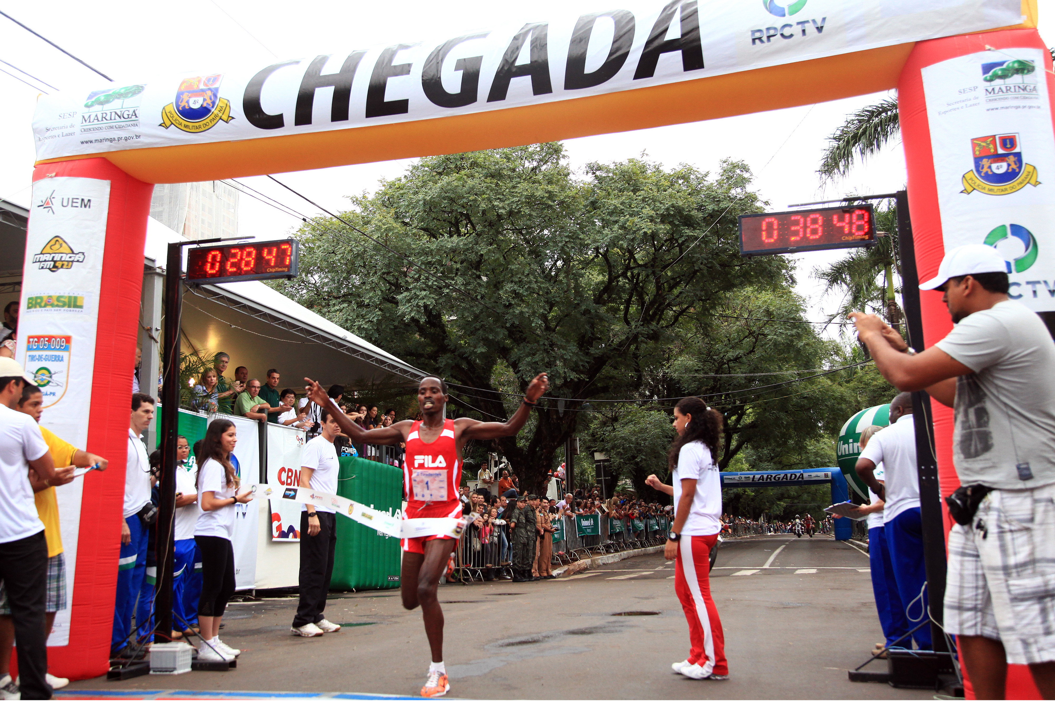 O queniano Stanley Kipchirchir fez o percurso de dez quilômetros em 28 minutos e 48 segundos | Divulgação/ Prefeitura de Maringá