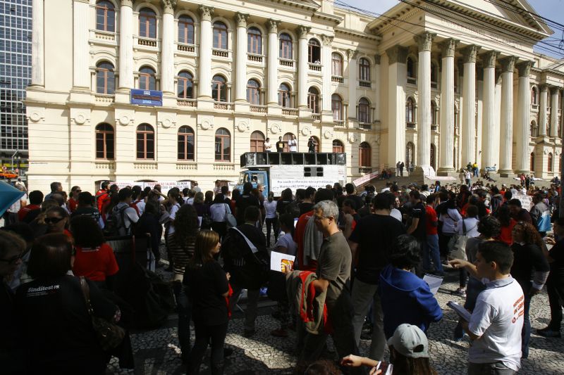 Os atos englobam funcionários e professores das universidades federais e de outros órgãos, como o Incra, INSS e o IBGE | Henry Milleo / Agência de Notícias Gazeta do Povo