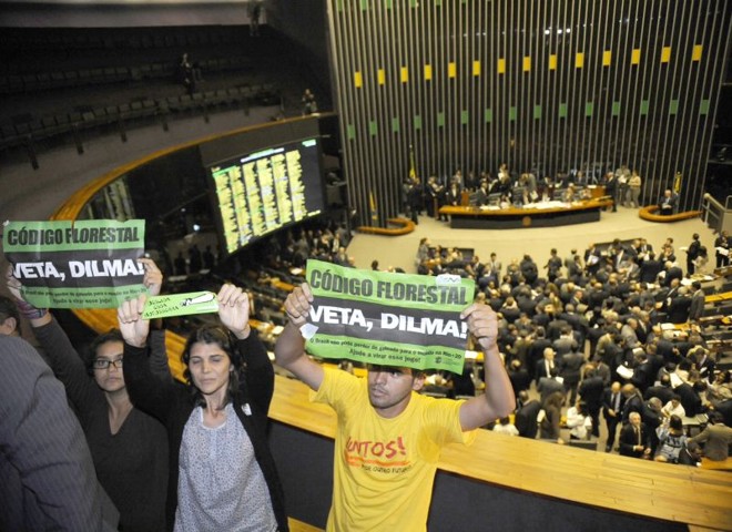 Prevendo a derrota, manifestantes pediram o veto de Dilma | 