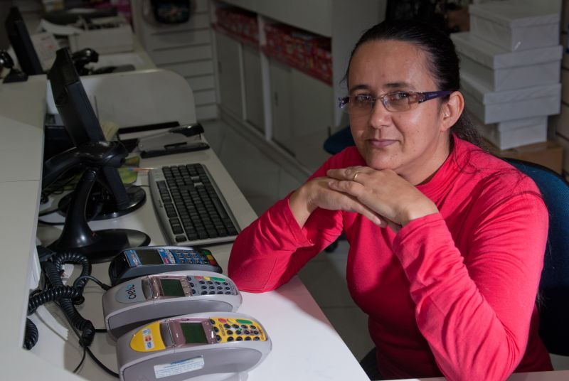 Carmem teve de recusar uma venda porque não conseguia checar o SPC durante a pane | Marcelo Andrade/Gazeta do Povo