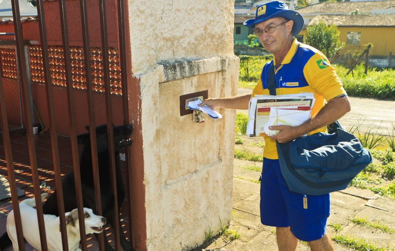 Natalir Cardoso tem 13 anos de profissão e seis ataques de cachorro no "currículo" | Antônio Costa / Gazeta do Povo