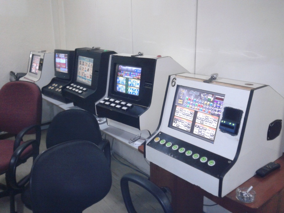 Foram apreendidas 10 máquinas caça-níqueis no cassino fechado pela polícia | Divulgação/Polícia Civil