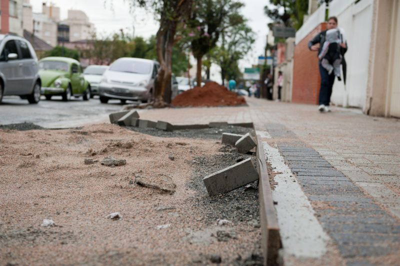 Rua Brigadeiro Franco recebeu a pior pontuação em Curitiba: portal avaliou apenas ruas de grande movimento | Marcelo Andrade/Gazeta do Povo