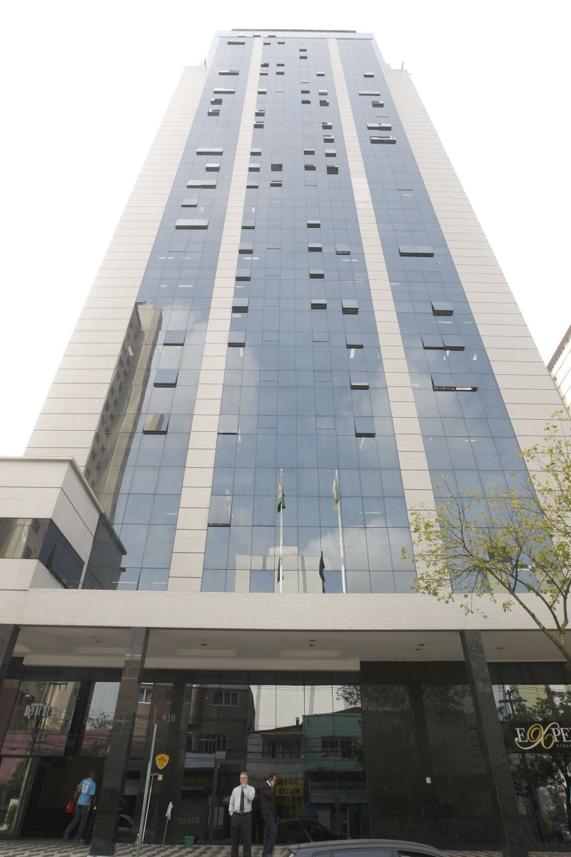 Prédio ocupado pelo TJ: reajuste questionado | Daniel Castellano/ Gazeta do Povo