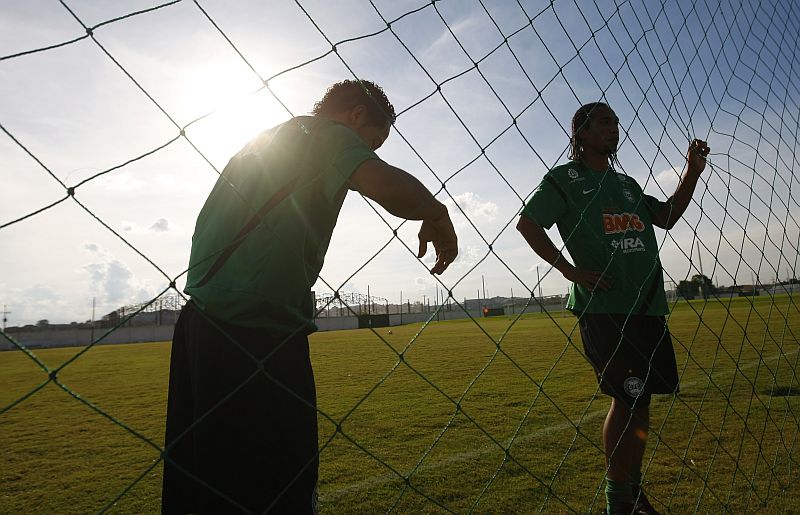 Rafinha e Everton Costa são dois dos jogadores que o Coritiba perdeu por lesão no começo desta temporada: clube coloca a culpa no calendário congestionado | Daniel Castellano / Agência de Notícias Gazeta do Povo
