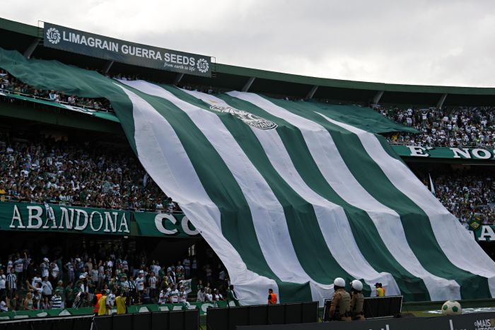 Torcida alviverde poderá comprar ingressos para o jogo com o Paysandu até o dia do jogo, na quinta-feira | Daniel Castellano / Gazeta do Povo