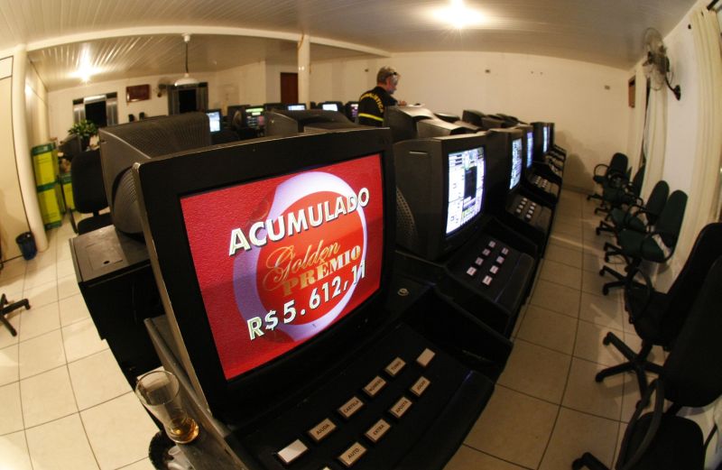 Máquinas apreendidas pela Polícia Civil e Cope no mês de março deste ano, em Curitiba | Daniel Castelano/Gazeta do Povo