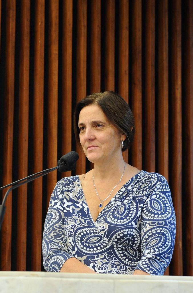 Não se trata de terceirização, pois não temos intenção de fazer isso com nenhuma unidade prisional. É um método inovador, que tem uma reincidência muito menor que a média.Maria Tereza Uille Gomes, secretária da Justiça e Cidadania do Paraná | Sandro Nascimento/Alep