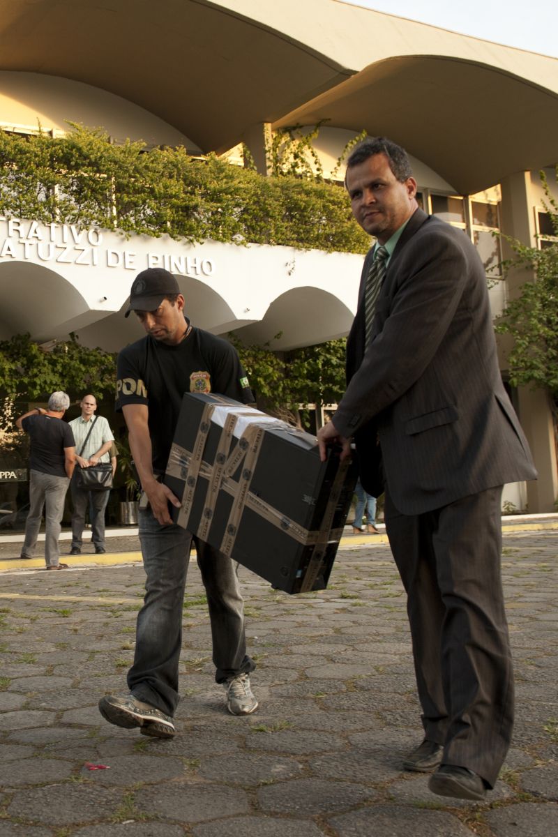 PF cumpre mandado de busca e apreensão na Appa, no dia 23 | Marcelo Andrade/ Gazeta do Povo