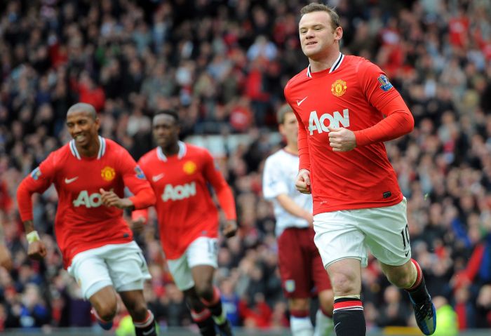 Wayne Rooney, autor de dois gols, comemora na vitória do Manchester United por 4 a 0 sobre o Aston Villa | Andrew Yates/AFP