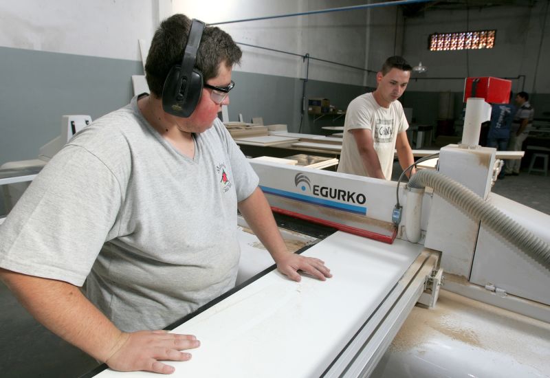 Casa Melhor, em Ponta Grossa, pretende aproveitar a isenção do IPI para se consolidar entre os fabricantes do estado, e já assinou com a rede Mercadomóveis para fornecer produtos | Josué Teixeira/Gazeta do Povo