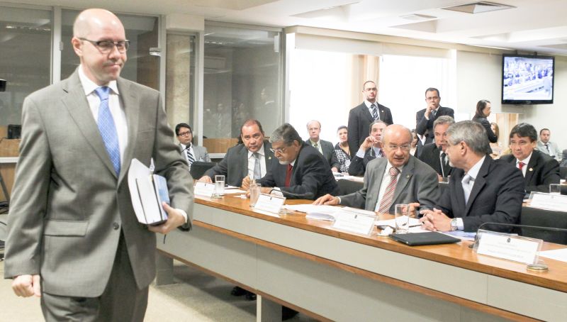 Demóstenes surgiu de surpresa na reunião do Conselho de Ética para reclamar do rito adotado | Lula Marques/Folhapress