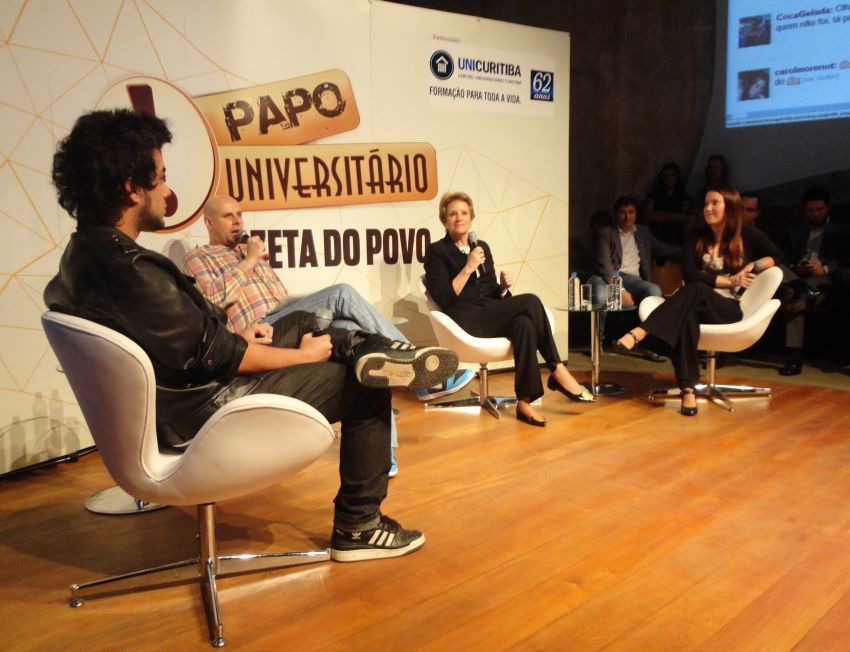 Maurício Cid, o apresentador Luigi Poniwass, Eline Kullock e Melissa de Miranda, no Papo Universitário | Romulo Martins / Especial para a Gazeta do Povo