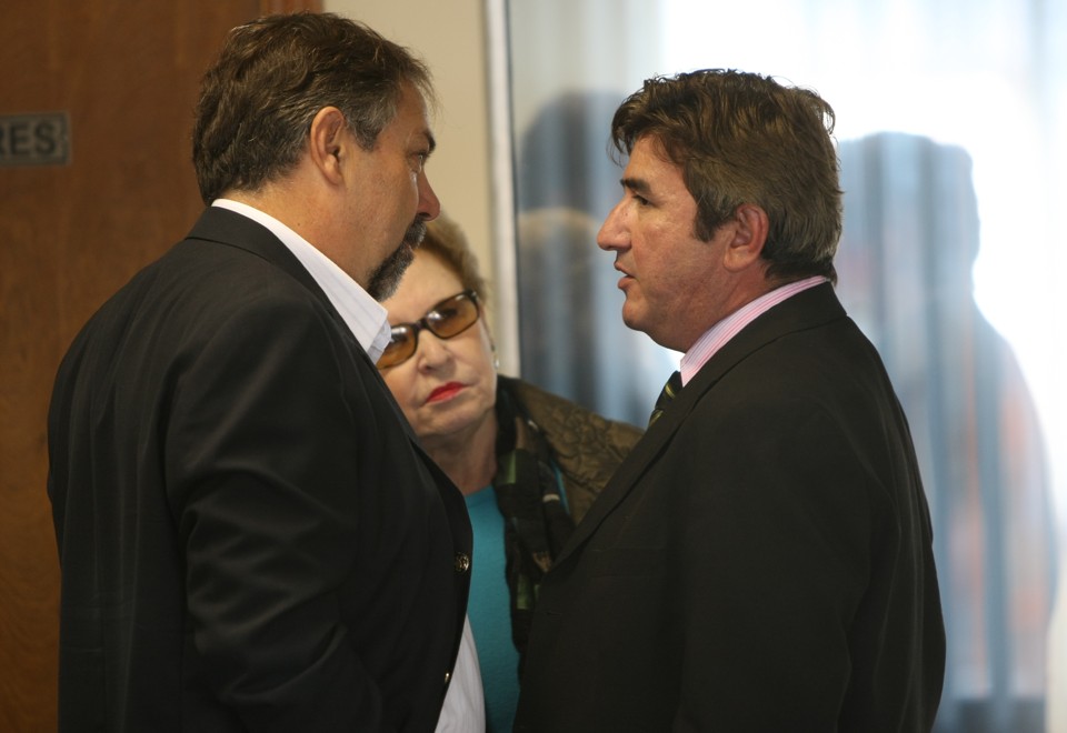 Vereador Francisco Garcez conversando com o ex-presidente da Câmara, João Cláudio Derosso e a vereadora Neli Almeida. | Aniele Nascimento / Agência de Noticias Gazeta do Povo