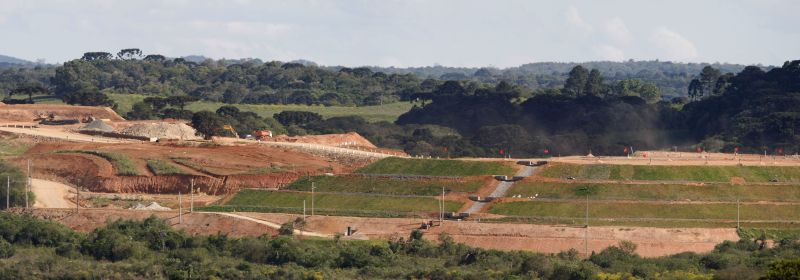 Aterro provisório da Fazenda Rio Grande, que recebe 2,4 mil toneladas de lixo da capital e dos municípios da Grande Curitiba | Antônio More/ Gazeta do Povo