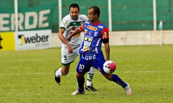 No primeiro turno, Arapongas empatou em 1 a 1 com o Cianorte, impedindo que o leão do vale levasse o título do turno | Antonio Costa/Agência de Notícias Gazeta do Povo