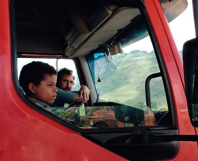 Argumento de À Beira do Caminho foi criado a partir de canções de Roberto Carlos | 