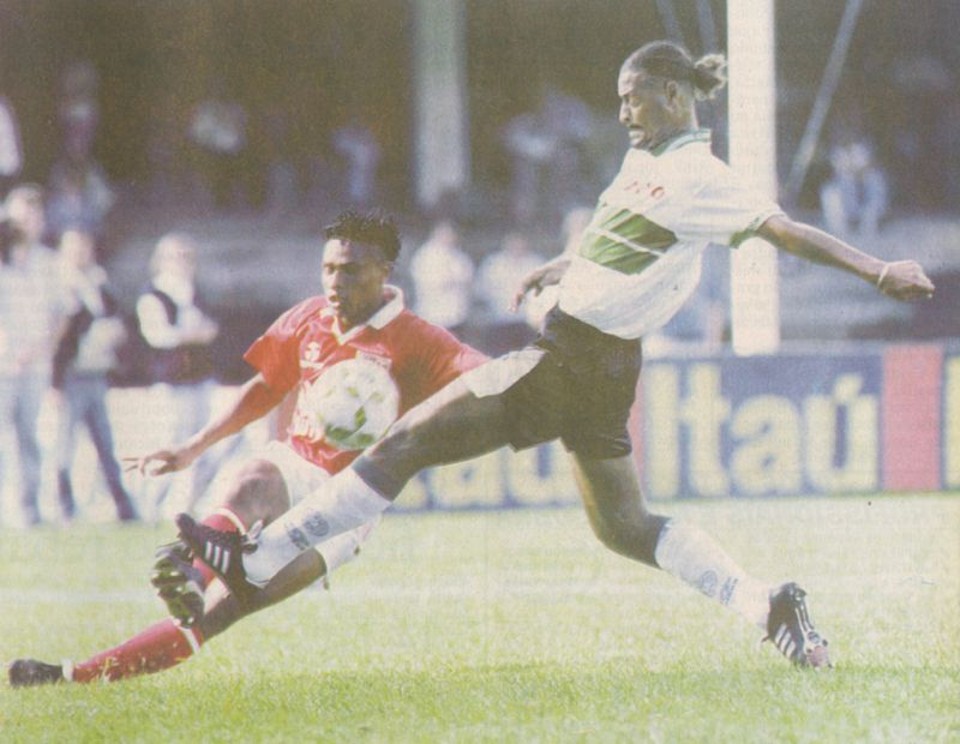 Vital saiu das sombras do Alto da Glória para espantar o Sapão com quatro gols | Edson Silva/Arquivo/ Gazeta do Povo