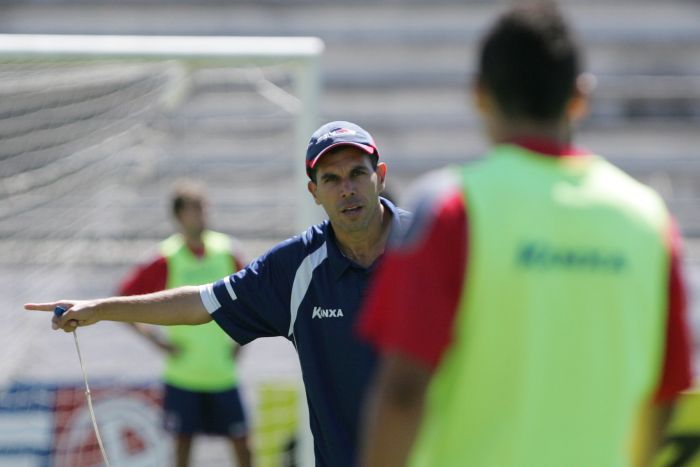 O técnico Ricardinho não acredita que o longo tempo sem jogar prejudicará o Tricolor na partida em Fortaleza | Henry Milléo/Gazeta do Povo