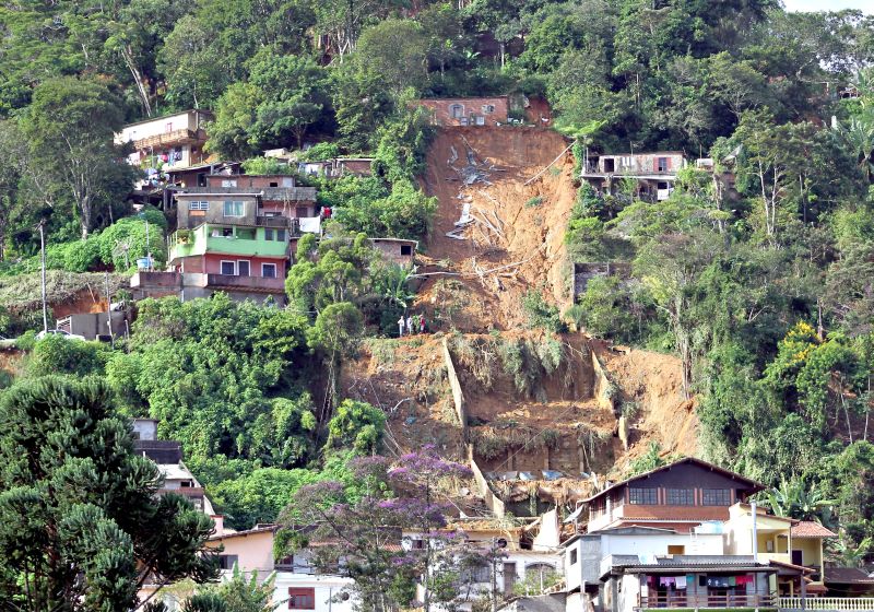 Sul e Sudeste do Brasil serão ainda mais afetados por precipitações e deslizamentos, como o deste mês em Teresópolis | Márcia Foletto/ Agência O Globo