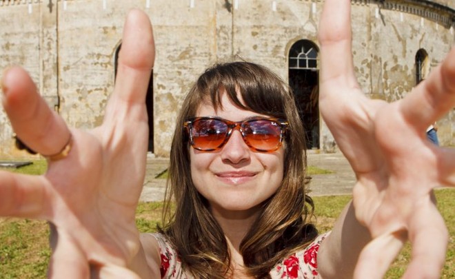 Uyara Torrente, vocalista dA Banda Mais Bonita da Cidade, se apresentará junto com o músico e VJ pernambucano China |