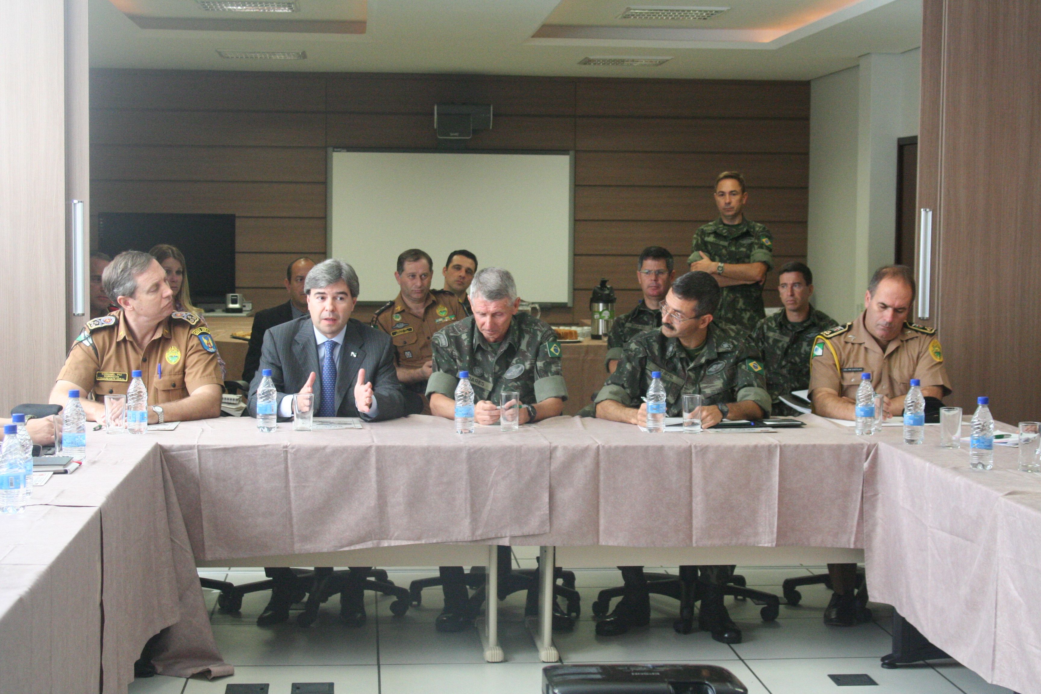 Gabinete de Gestão Integrada de Segurança Pública (GGI) do Governo do Paraná reuniu-se nesta terça-feira com oficiais do Exército para evitar que quadrilhas tenham acesso a explosivos | Secretaria de Segurança Pública (Sesp) / Divulgação
